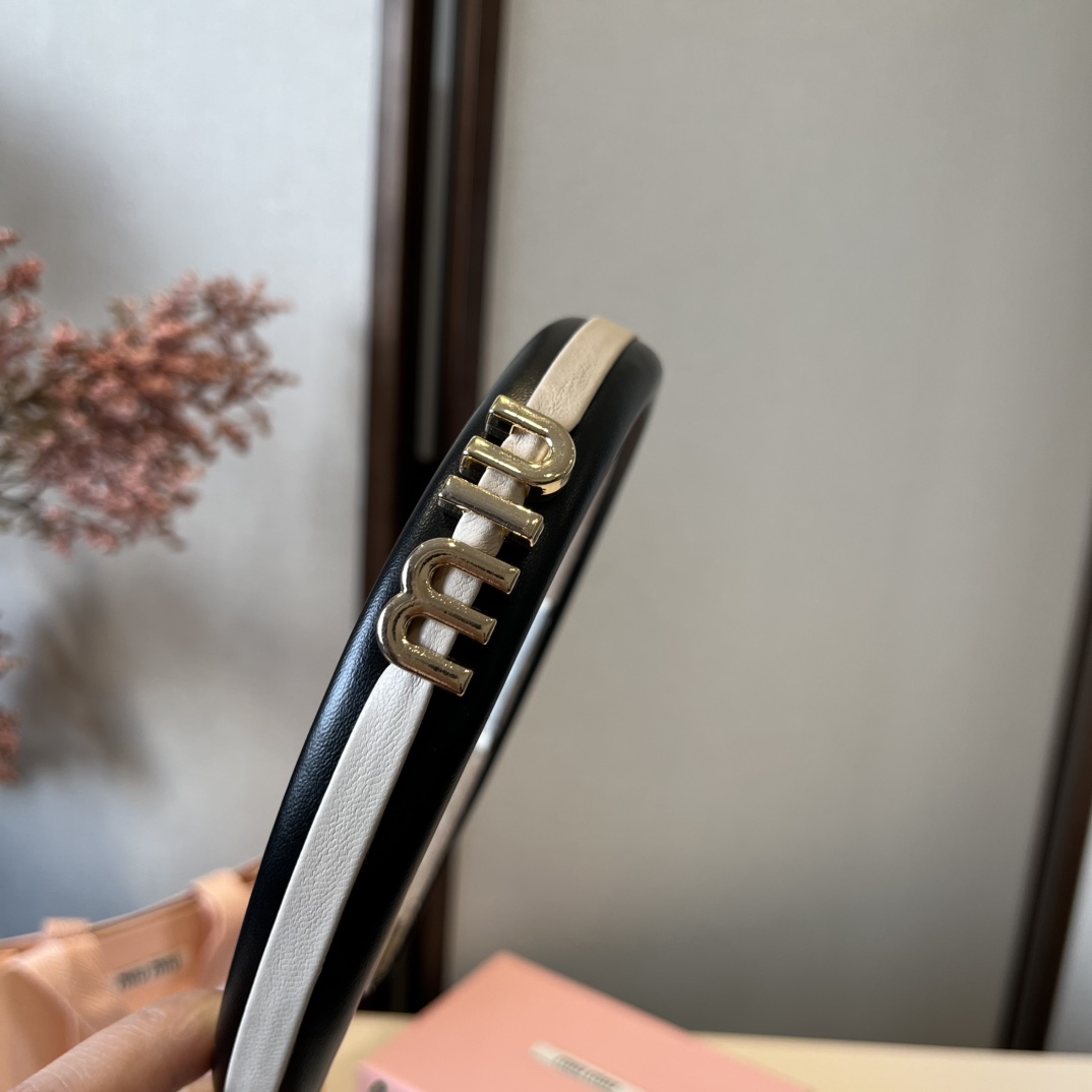 🆕

miumiu缪缪新款发箍
