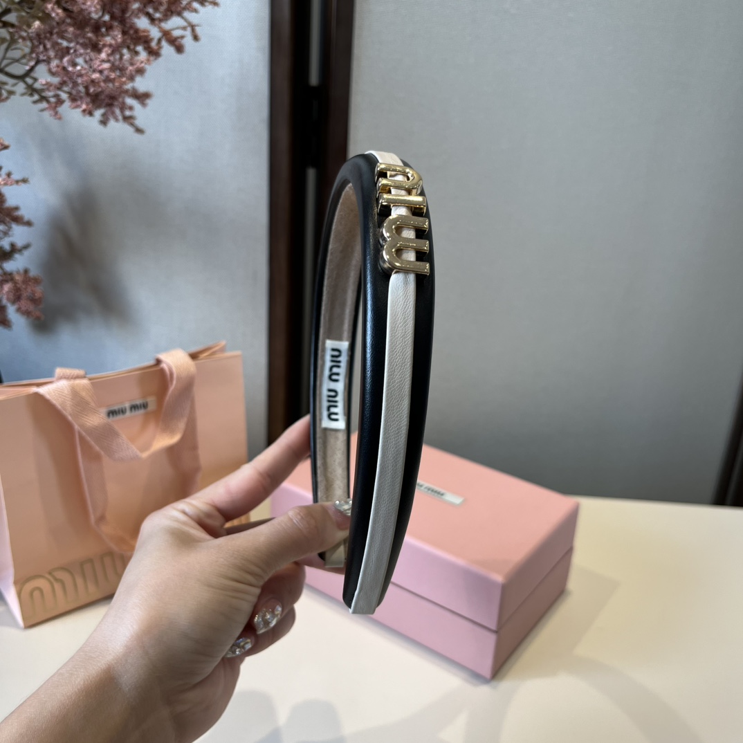 🆕

miumiu缪缪新款发箍