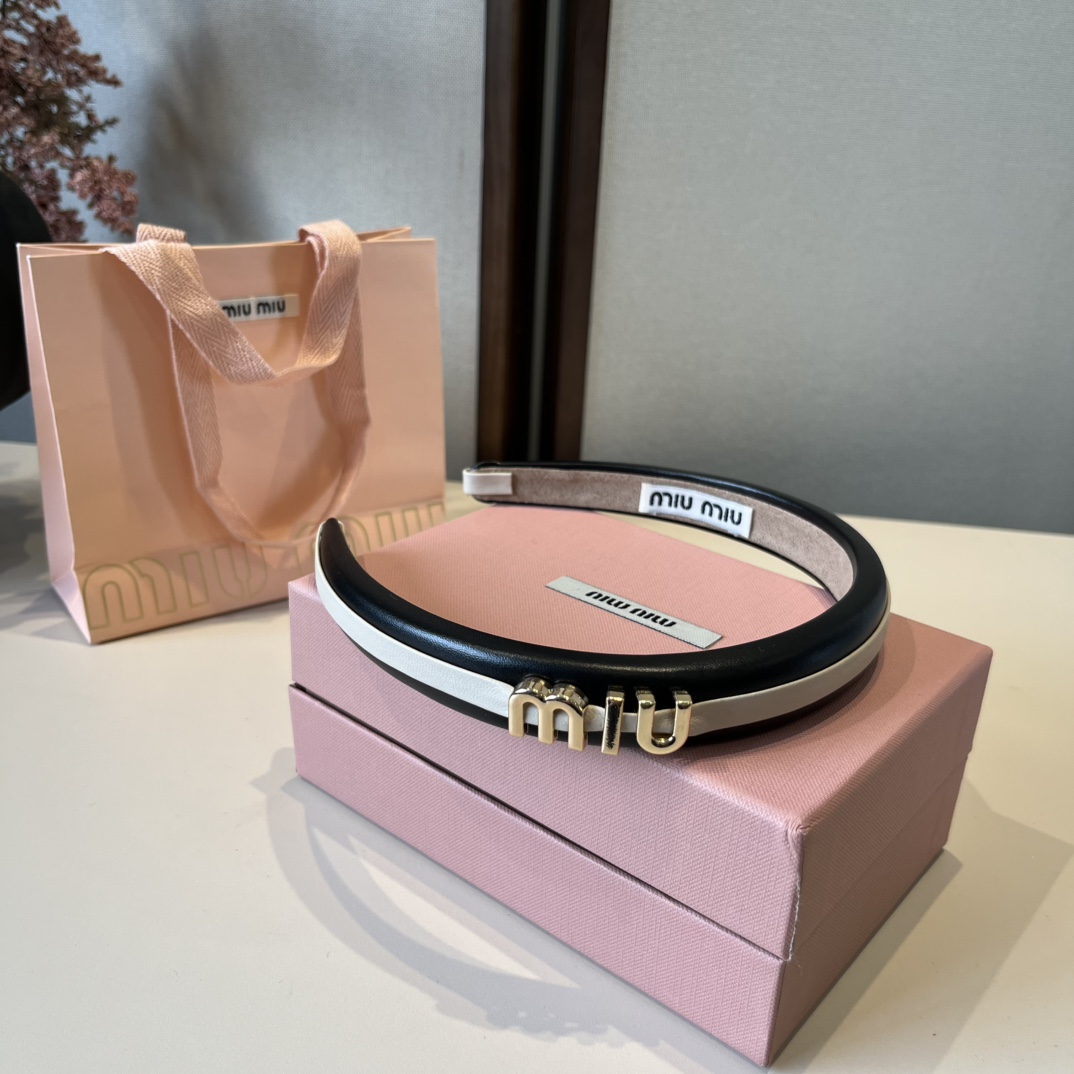 🆕

miumiu缪缪新款发箍