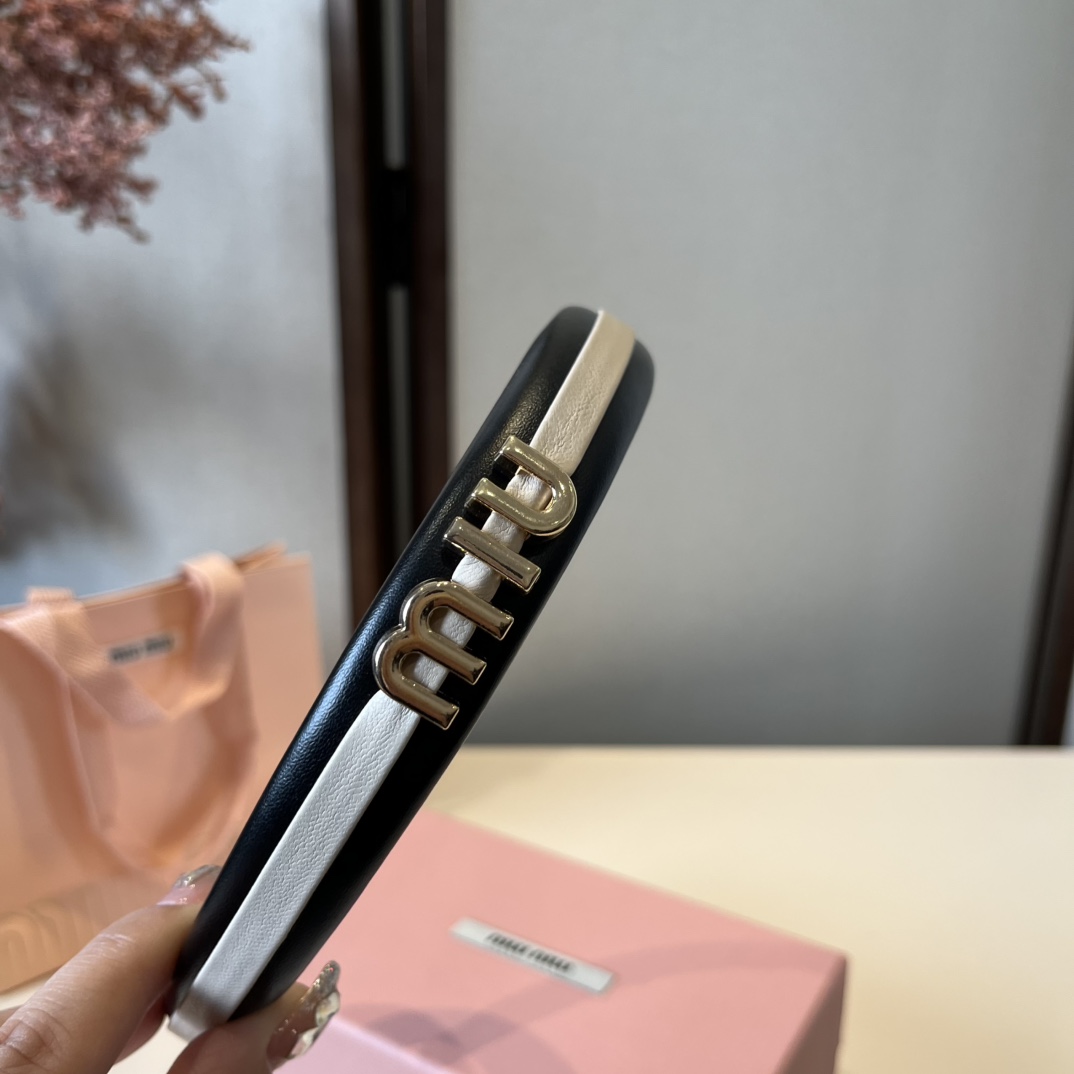 🆕

miumiu缪缪新款发箍