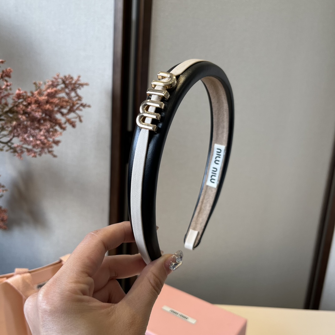 🆕

miumiu缪缪新款发箍