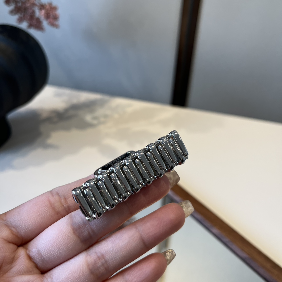 🆕

PRADA普拉达发夹