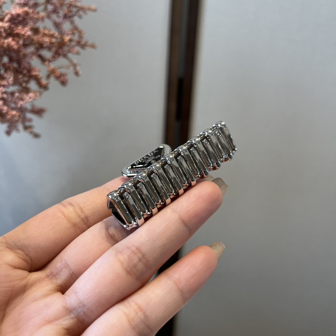 🆕

PRADA普拉达发夹
