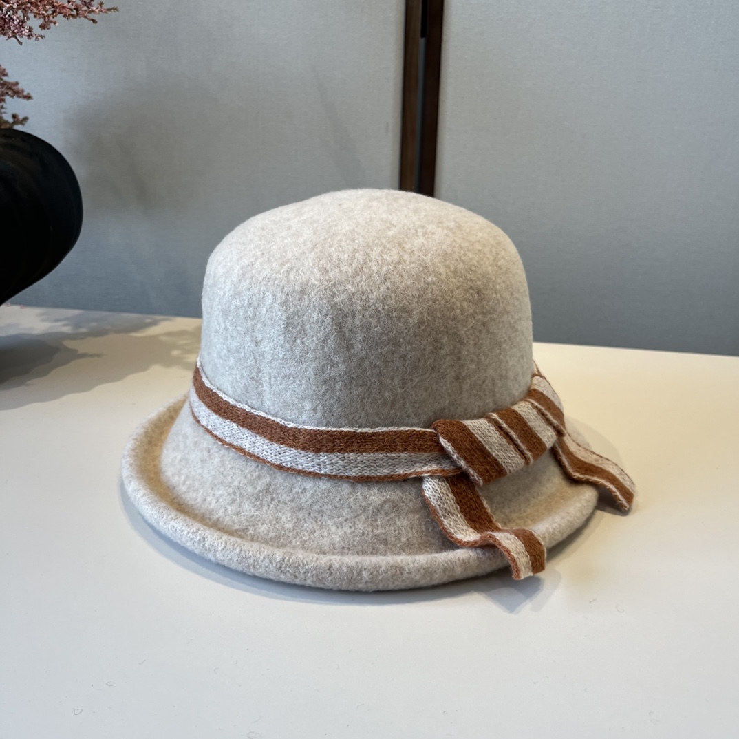 🆕

爱马仕新款羊毛卷边盆帽，不规则剪裁设计，头围57cm
