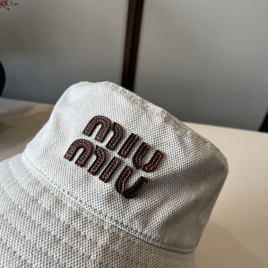 🆕
 
miumiu缪缪新款渔夫帽，头围57cm