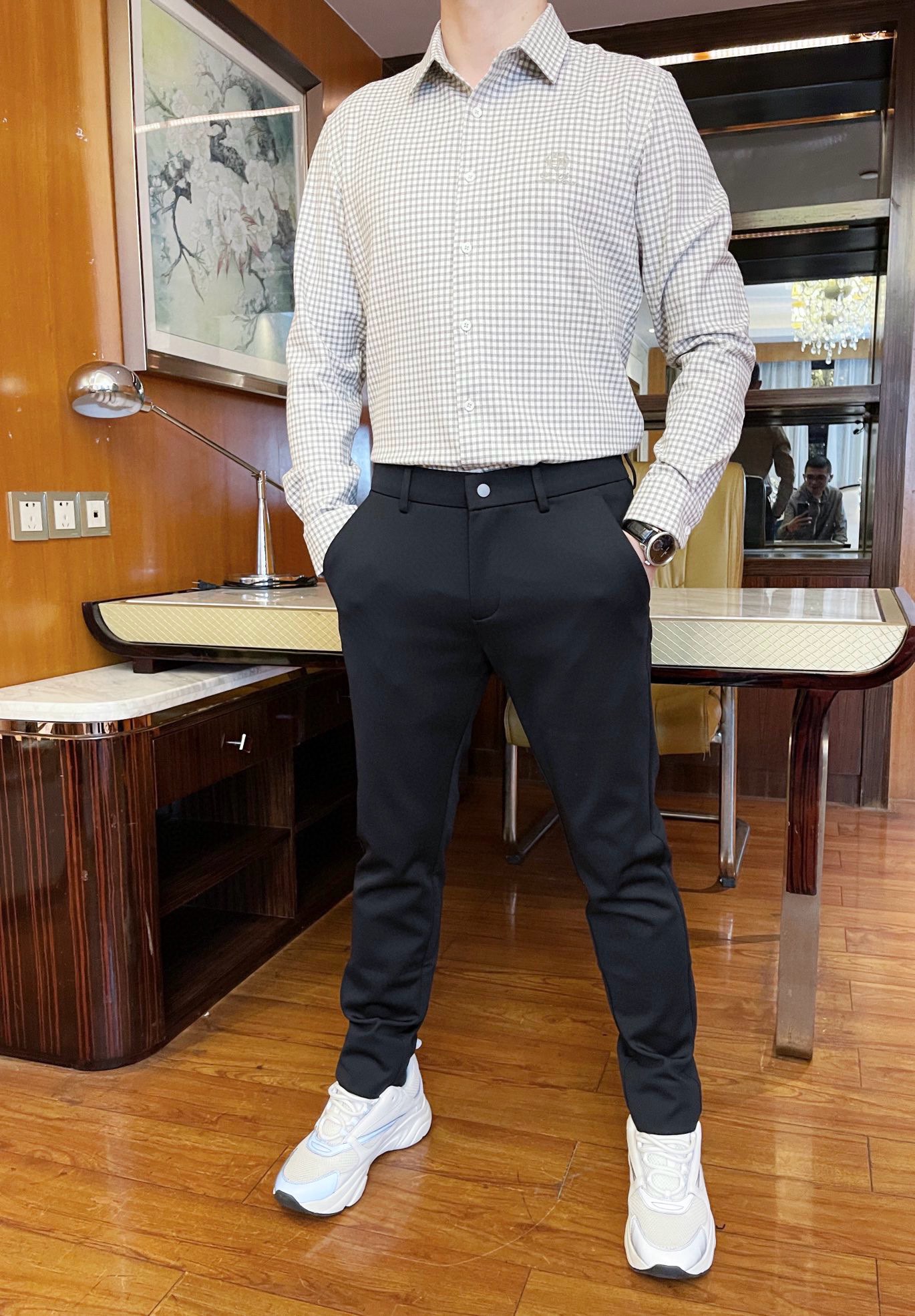 NO:513088,Lp-2025 counter latest hot shirts are shipped, and European and American counters are popular!  Selected Italian imported Tianshi cotton with the latest design, the exquisite brand embroidery and contrasting fine plaid on the chest are quite elegant, business and casual boutique. Number 48-56 (model 173/130 wears 48, with Hong Kong Lane Crawford gift box packaging), loro piano, alexander wang19860909Lp-2025专柜最新爆款衬衣出货 欧美专柜热销单品！精选意大利进口天丝棉搭配最新的设计,胸前的精致品牌刺绣和撞色细格纹相当彰显雅致 商务休闲精品.码数48-56（模特173/130穿48、配香港连卡佛礼盒包装）,,loro piana,alexander wang,Men's clothing