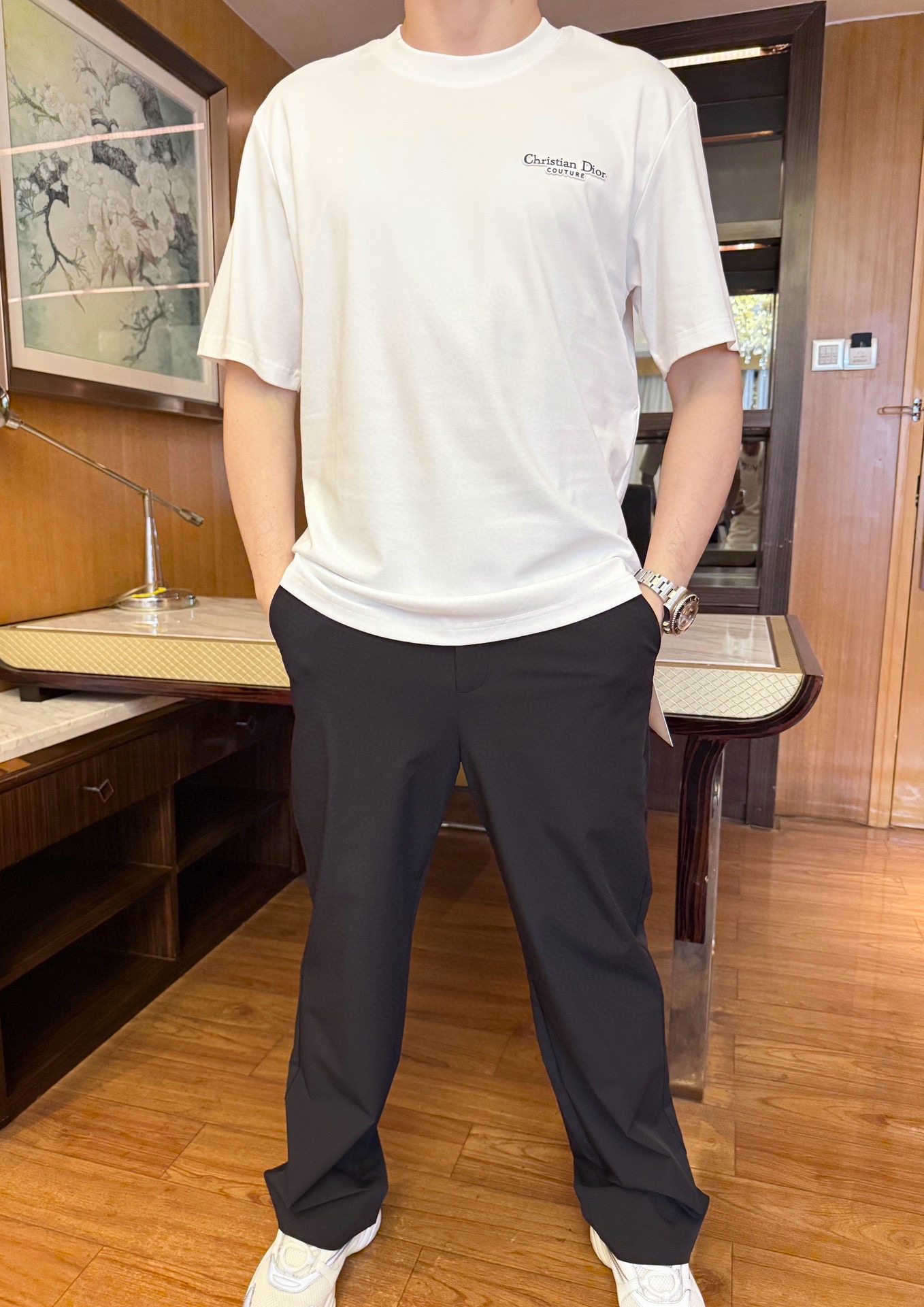 NO:513094,Dior-2025 counter latest hot T-shirt shipment, hot-selling items in European and American counters!  Selected Italian imported fine cotton fabrics with the latest design, the English logo on the chest shows fashion, and the upper body effect can be seen. Number of codes 48-54 (model 173/130 wears 48, with Hong Kong Lane Crawford gift box packaging), dior,tees, t-shirt,alexander wang19860909迪奥-2025专柜最新爆款T恤出货 欧美专柜热销单品！精选意大利进口精棉面料搭配最新的设计,胸前品牌英文标志彰显时尚 上身效果看得见.码数48-54（模特173/130穿48,配香港连卡佛礼盒包装）,,dior,tees，t-shirt,alexander wang,Men's clothing