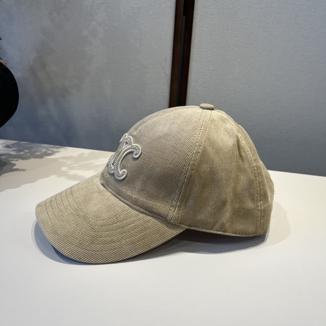 🆕

Celine赛琳新款鸭舌帽,灯芯绒鸭棒球帽
