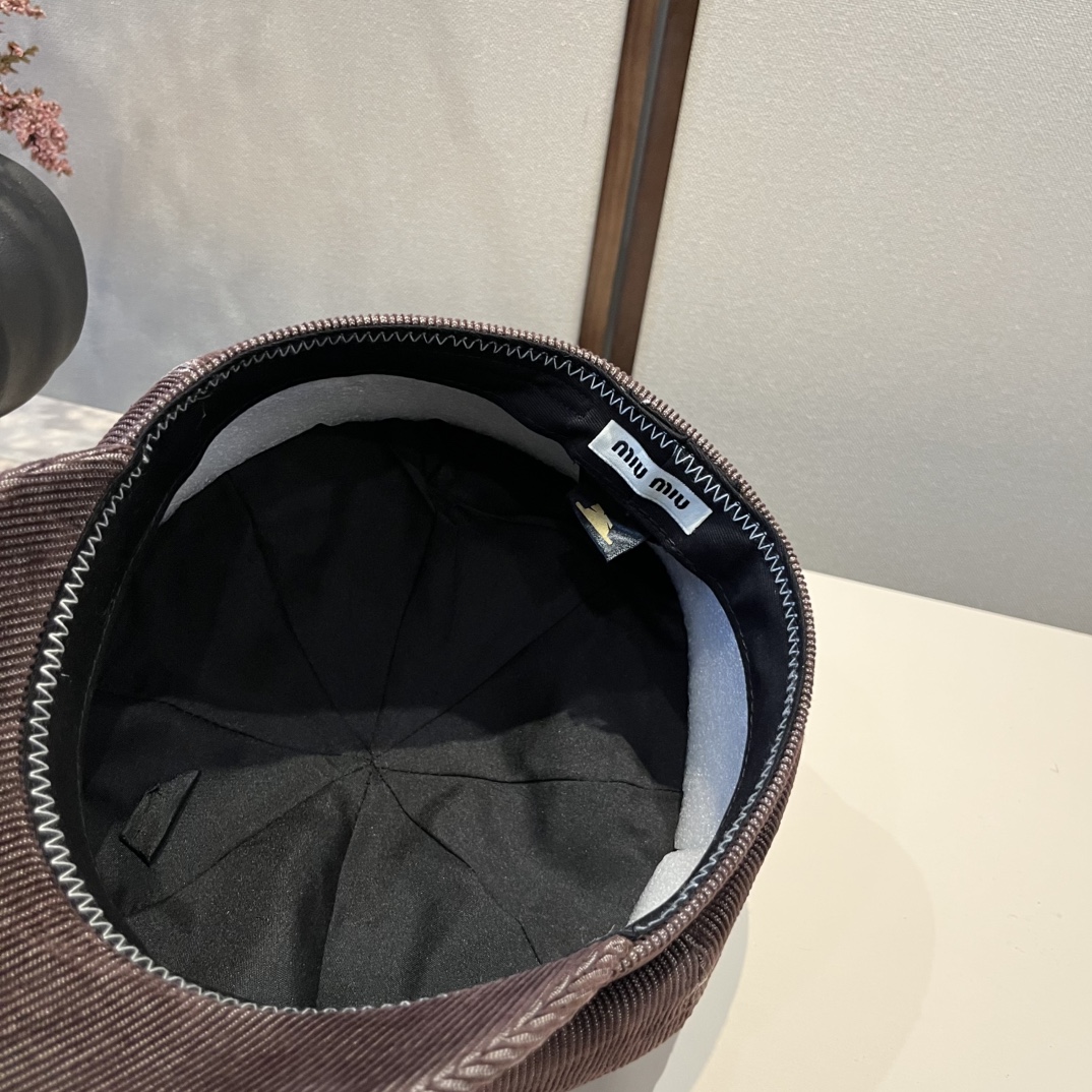 🆕

miumiu缪缪新款鸭舌画家帽，头围57cm