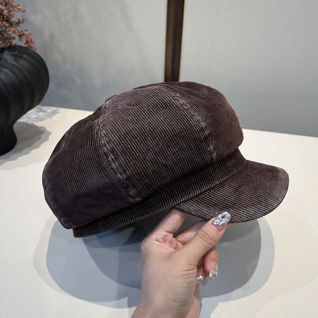 🆕

miumiu缪缪新款鸭舌画家帽，头围57cm