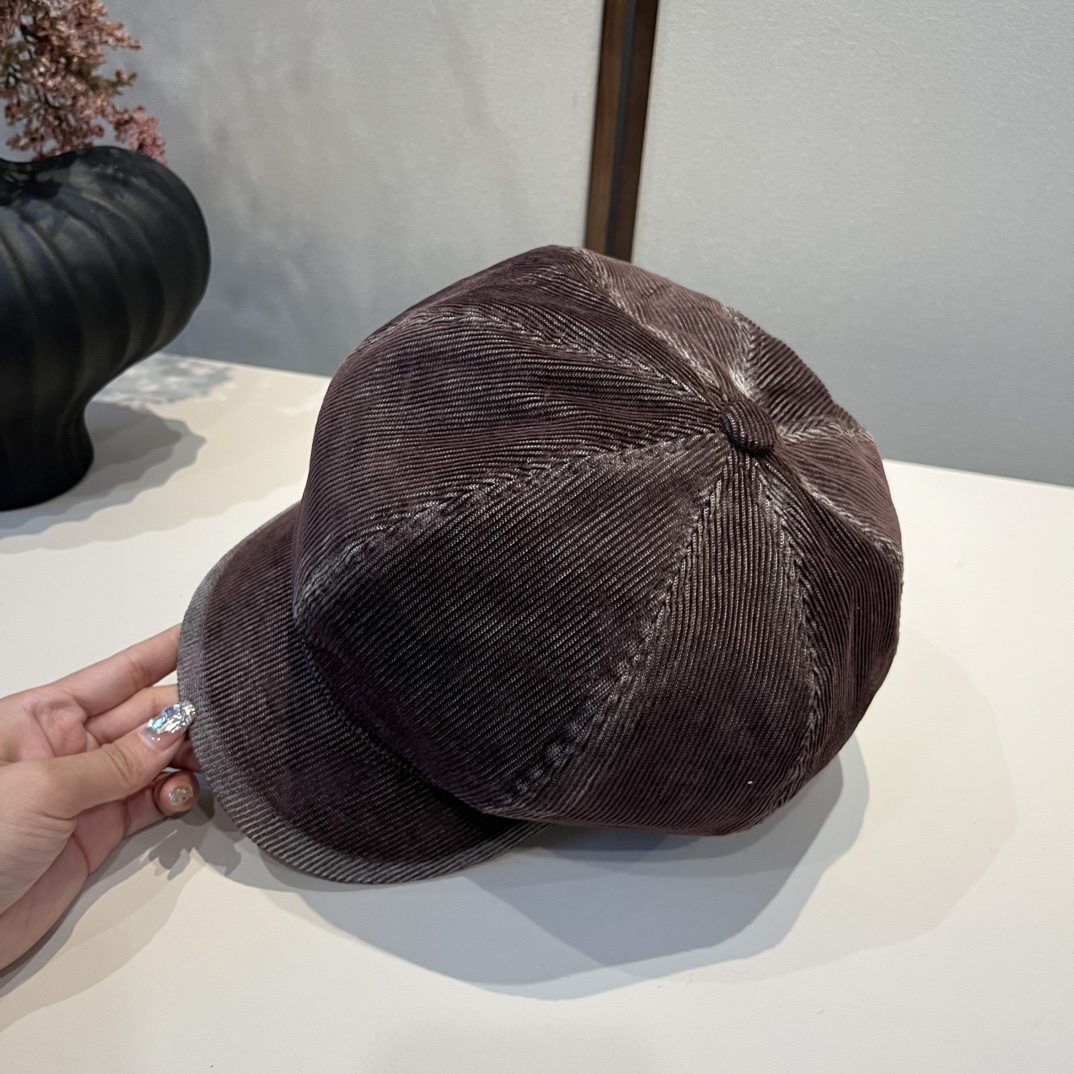 🆕

miumiu缪缪新款鸭舌画家帽，头围57cm