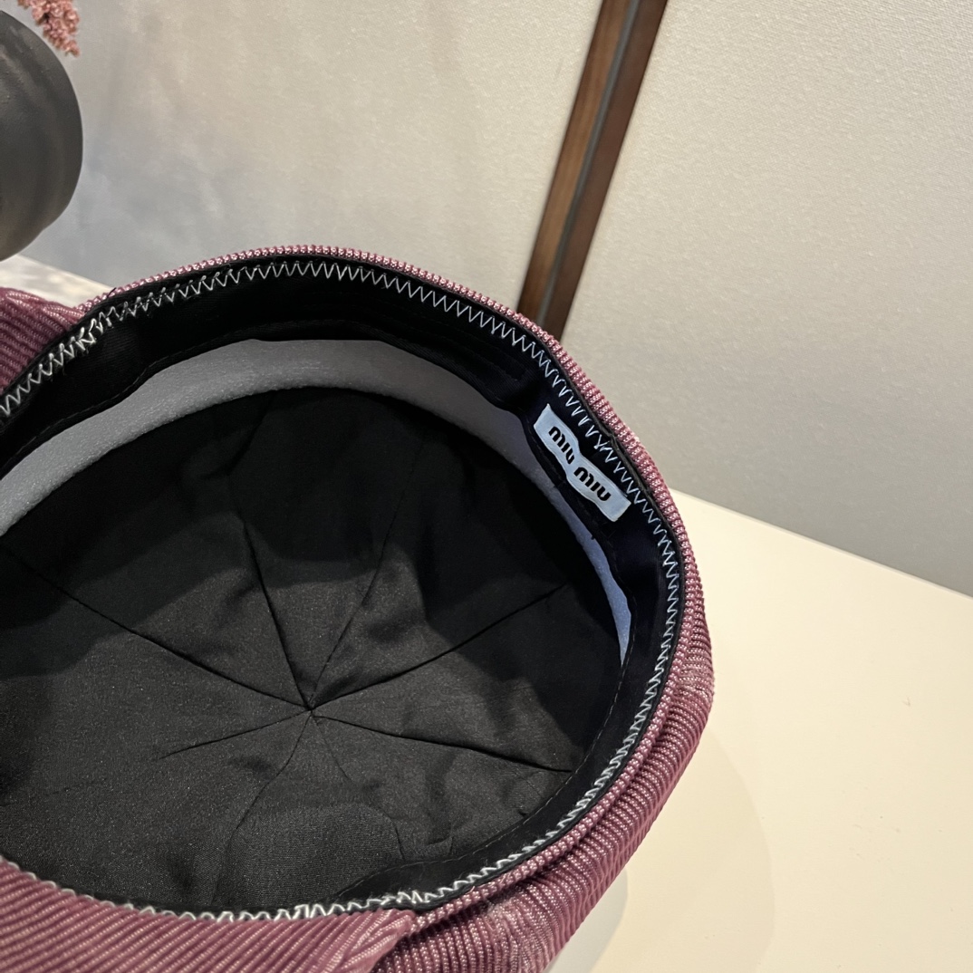 🆕

miumiu缪缪新款鸭舌画家帽，头围57cm