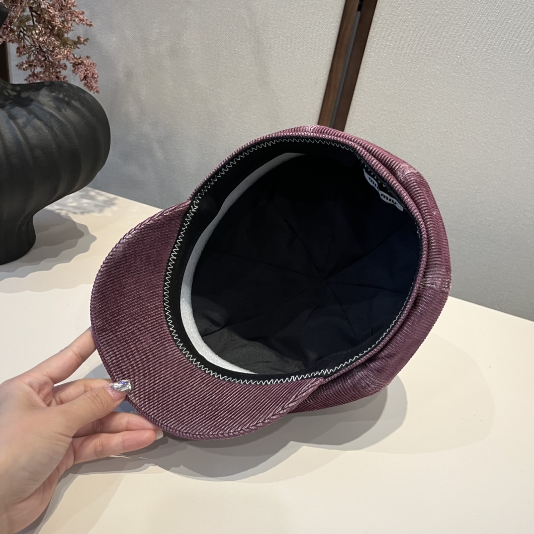 🆕

miumiu缪缪新款鸭舌画家帽，头围57cm