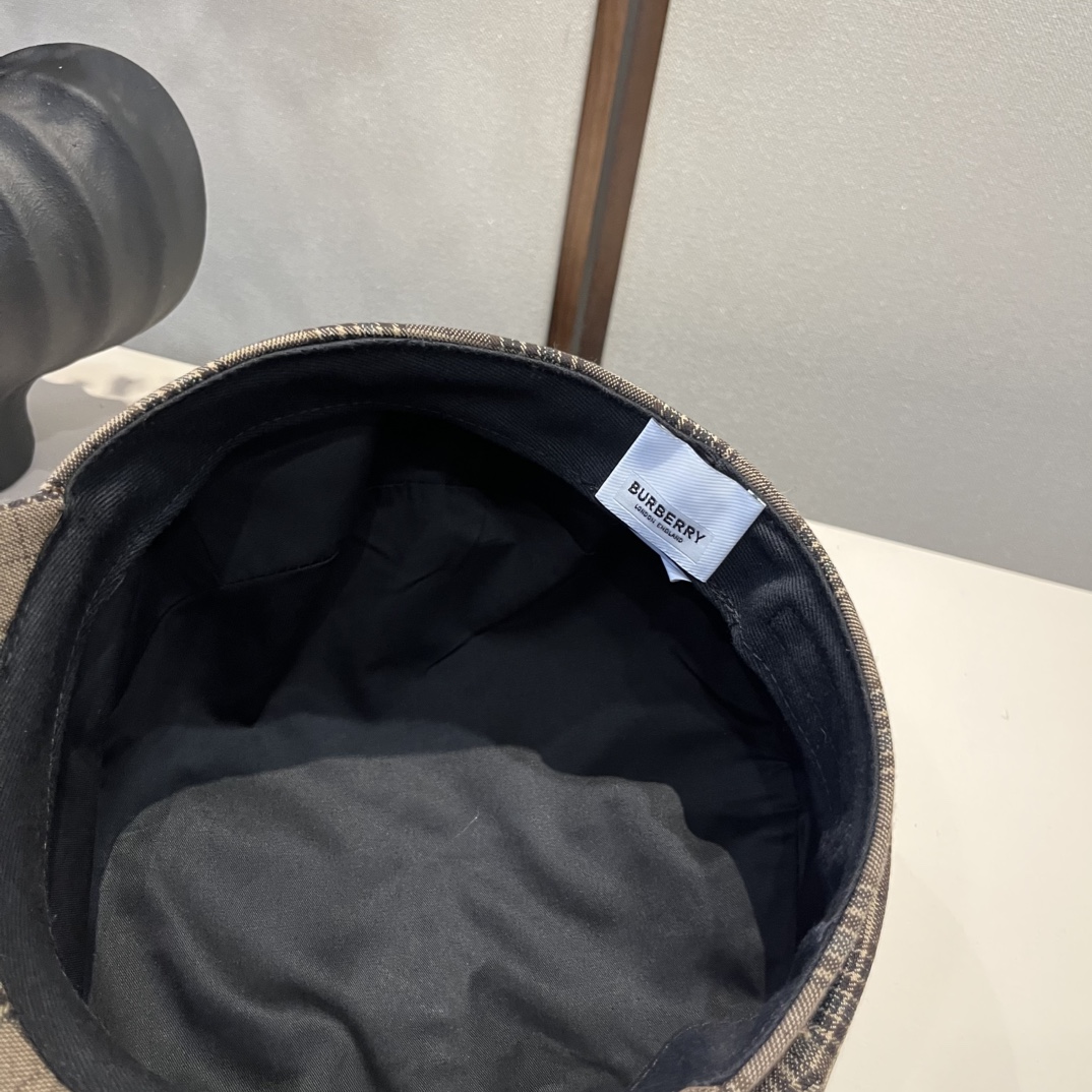 🆕

巴宝莉新款鸭舌画家帽，头围57cm