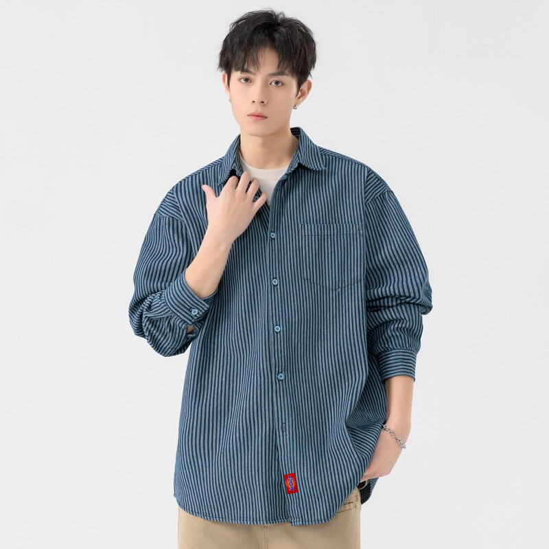 💰100
【Dickies/迪克斯 专柜新款定制条纹水洗牛仔衬衫夹克外套】

迪克斯海外版首发新品，采用定制条纹水洗工艺，清爽百搭，衣角迪克斯logo贴标设计，简约又不简单，ins/小红书 网红推荐款，男生女生都可以穿，也可搭配情侣。

颜色:蓝色
尺码:M-3XL（详情见图9）