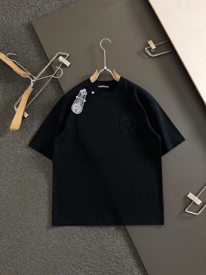 Chrome Hearts 克罗心 微阔版型短袖圆领T恤，\n25春夏顶级梵文线绣前后幅对应，精致工艺