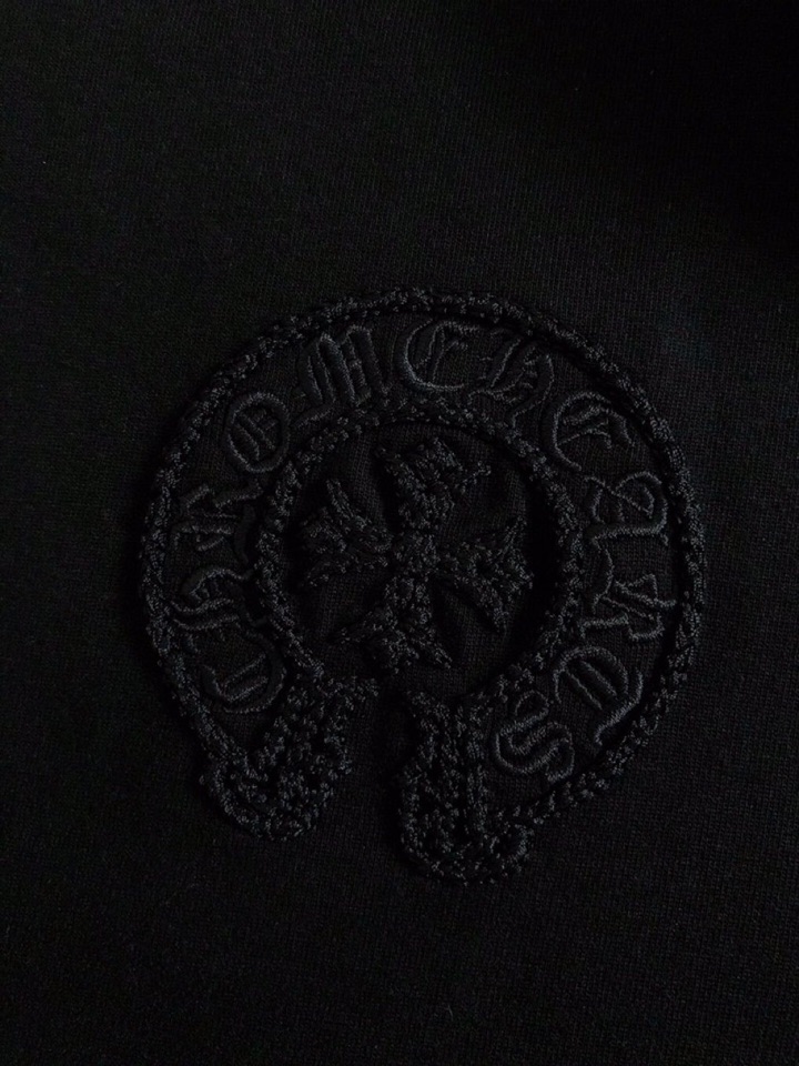  Chrome Hearts 克罗心 微阔版型短袖圆领T恤，\n25春夏顶级梵文线绣前后幅对应，精致工艺