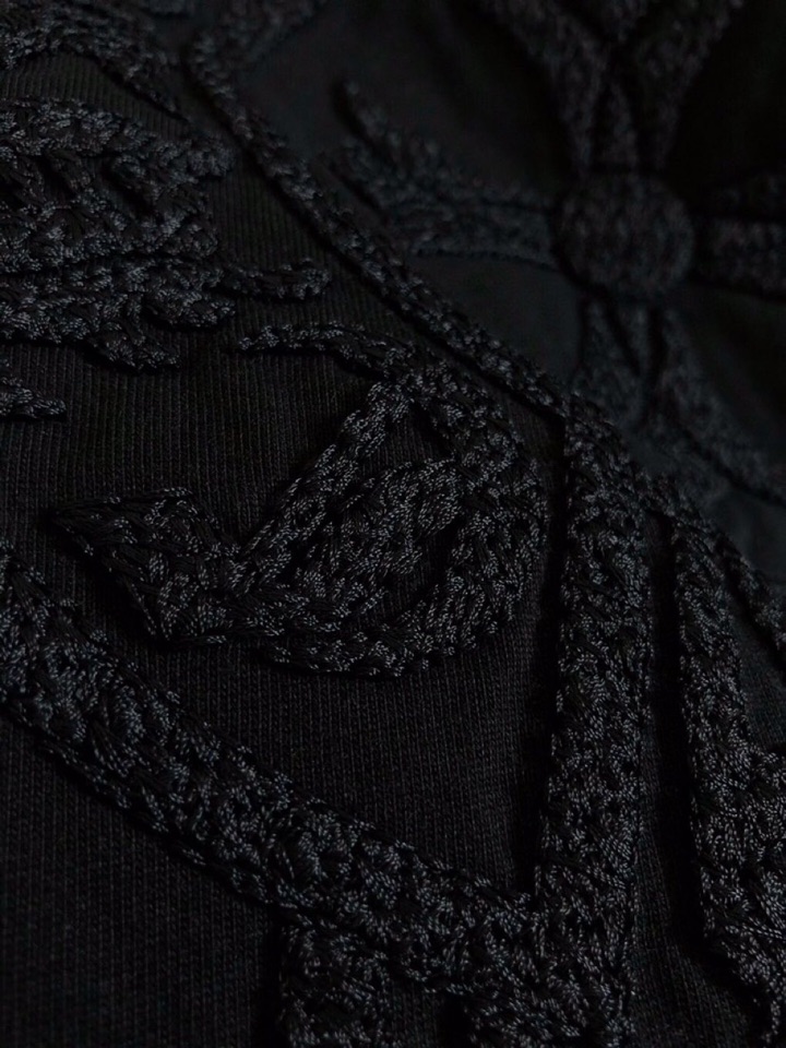  Chrome Hearts 克罗心 微阔版型短袖圆领T恤，\n25春夏顶级梵文线绣前后幅对应，精致工艺