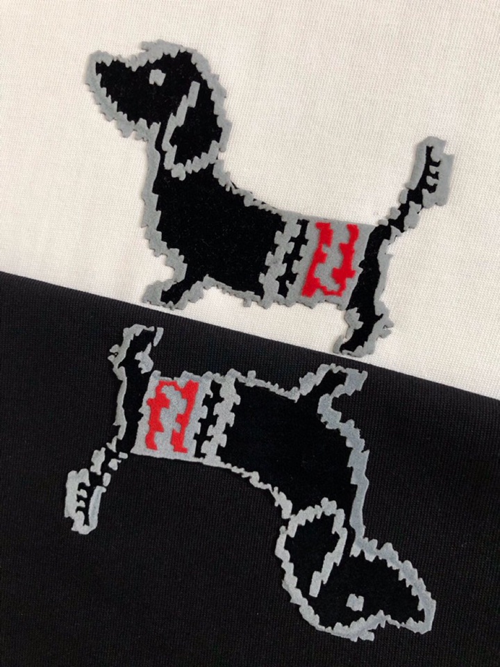  THOM BROWNE 汤姆布朗 TB 25ss春夏顶级黑色小狗织带融合经典短袖圆领T恤，精致工艺面料