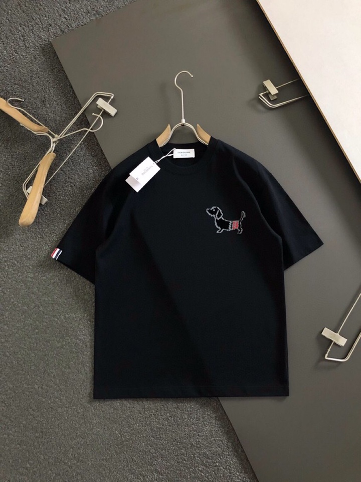  THOM BROWNE 汤姆布朗 TB 25ss春夏顶级黑色小狗织带融合经典短袖圆领T恤，精致工艺面料
