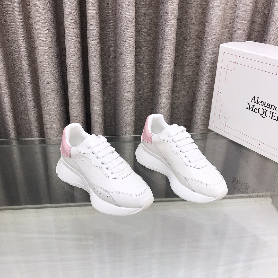 NO:484853,Women's Size Men's Sport Shoes Alexander McQUEEN The latest styles are as high-end quality as ever, with fresh and clean workmanship details, one to one replica of the original version, the original soft and thick sole, the design lines are excellent, the footwork is absolutely wonderful, the comfort is excellent... Spring new style Exclusively launched Imported environmentally friendly cowhide, environmentally friendly matte leather, letter combination logo carving, inner environmentally friendly imported fine mesh cloth, cowhide footbed, no layering or fading, the latest exquisite full set of packaging Size women 35-39 Men's Size 39-44 (Female 40/Men 45 customized), casual shoes/sneakers, alexander mcqueen,sneakers,cowhide19860909女码 男码 运动鞋 Alexander McQUEEN 麦昆最新款式 一如既往高端品质,做工细节清爽干净,原版一比一复刻,原版软厚底,设计线条优秀上脚绝对精彩,舒适度超级赞…… 春季新款 独家上新 进口环保牛皮,环保磨砂皮,字母组合标志雕花,内里环保进口细网布,牛皮垫脚,不脱层不褪色,最新精美全套包装 Size女35-39 男码39-44（女40/男45定做）,休闲鞋/运动鞋,alexander mcqueen,sneakers,cowhide,Women's Shoes