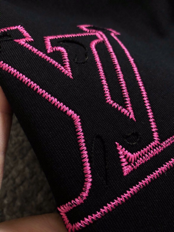  Louis Vuitton 路易威登 LV 驴牌25ss春夏顶级刺绣前后幅对应经典短袖圆领T恤、精致工