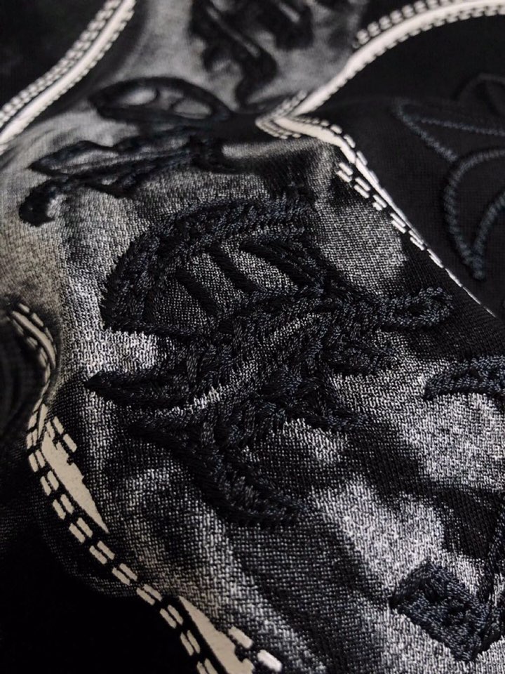  Louis Vuitton 路易威登 LV 驴牌25ss春夏顶级梵文刺绣经典短袖圆领T恤，精致工艺面料