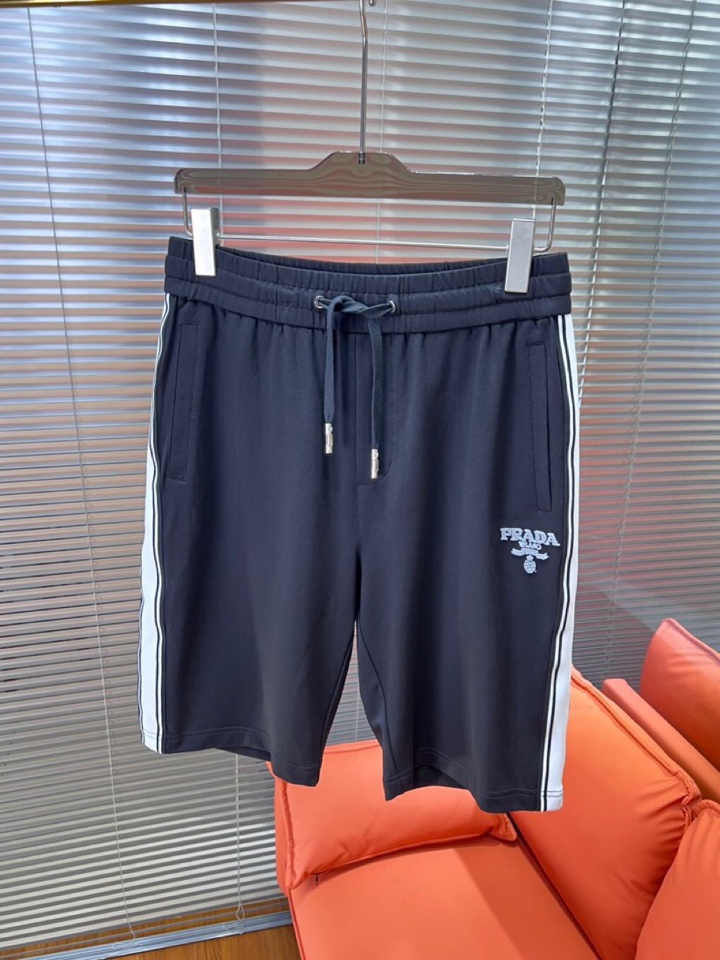  Prada 普拉达2025ss贸易渠道货品.休闲运动短裤 无从释怀的经典款,休闲时尚感略带锋利.精简的
