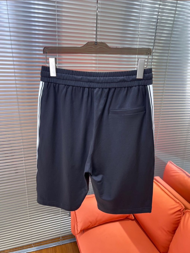  Prada 普拉达2025ss贸易渠道货品.休闲运动短裤 无从释怀的经典款,休闲时尚感略带锋利.精简的
