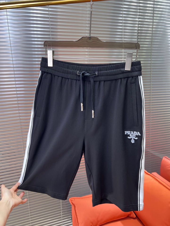  Prada 普拉达2025ss贸易渠道货品.休闲运动短裤 无从释怀的经典款,休闲时尚感略带锋利.精简的