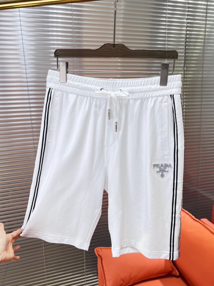  Prada 普拉达2025ss贸易渠道货品.休闲运动短裤 无从释怀的经典款,休闲时尚感略带锋利.精简的