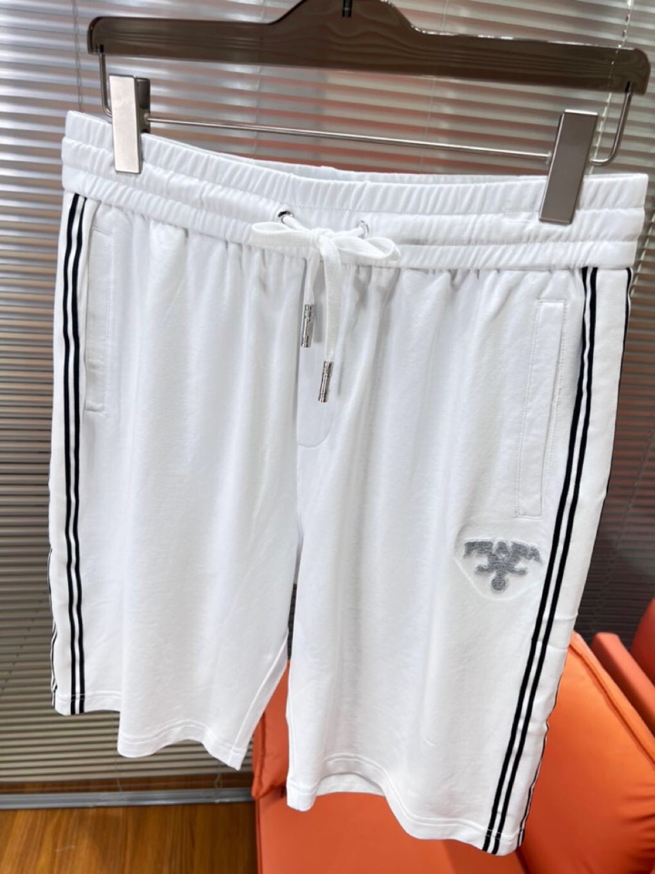  Prada 普拉达2025ss贸易渠道货品.休闲运动短裤 无从释怀的经典款,休闲时尚感略带锋利.精简的