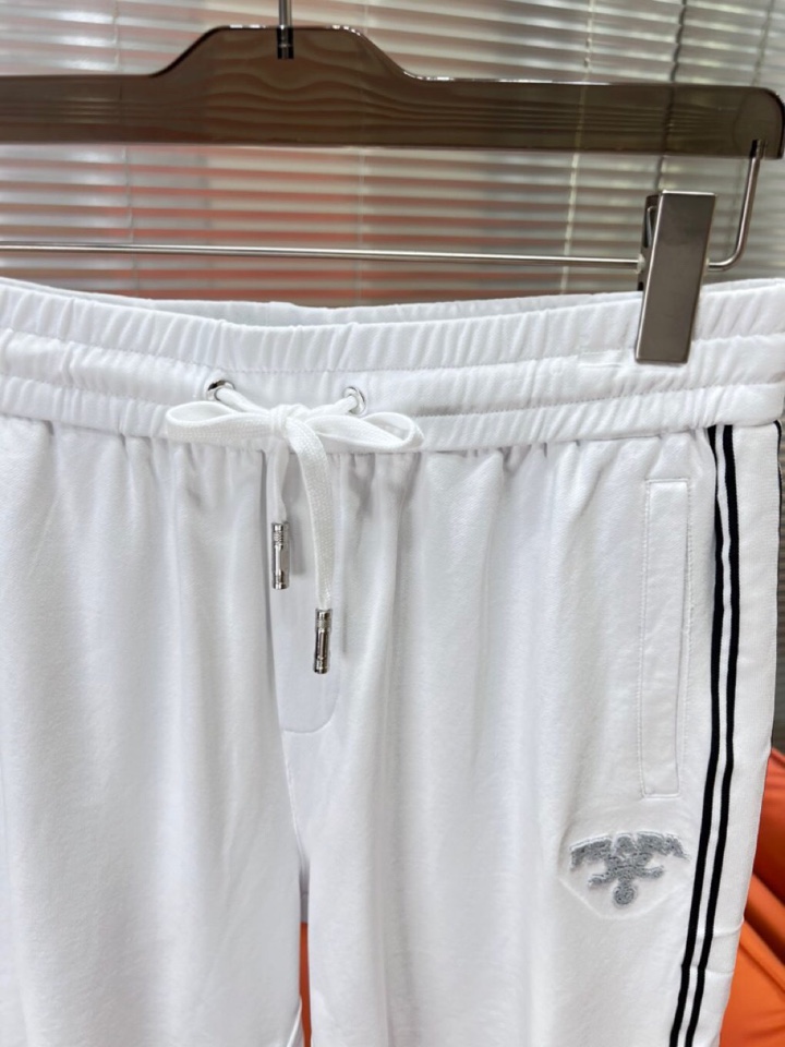  Prada 普拉达2025ss贸易渠道货品.休闲运动短裤 无从释怀的经典款,休闲时尚感略带锋利.精简的