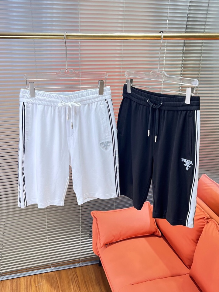  Prada 普拉达2025ss贸易渠道货品.休闲运动短裤 无从释怀的经典款,休闲时尚感略带锋利.精简的