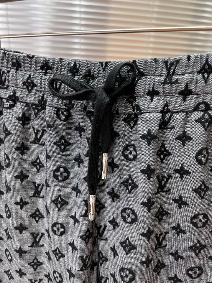  Louis Vuitton 路易威登LV 驴牌2025春夏最新款男女同款情侣款休闲短裤，定制老花log