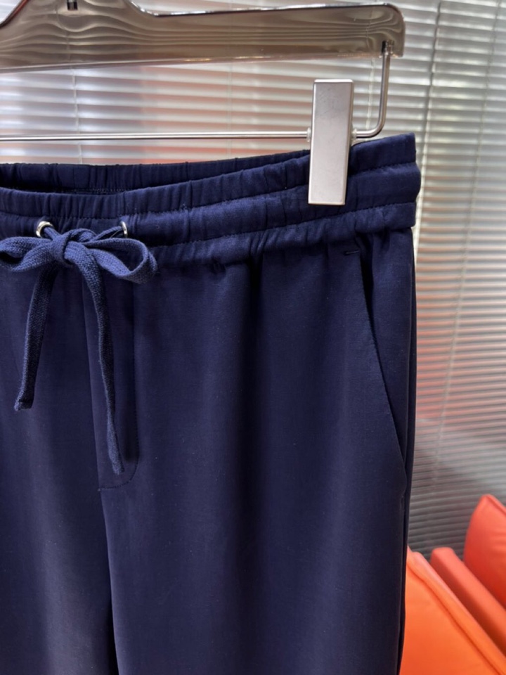  Loro Piana 诺悠翩雅lP🆕 新品经典时尚男士休闲裤，简约时尚老钱风单品设计，天丝棉+聚酯纤维