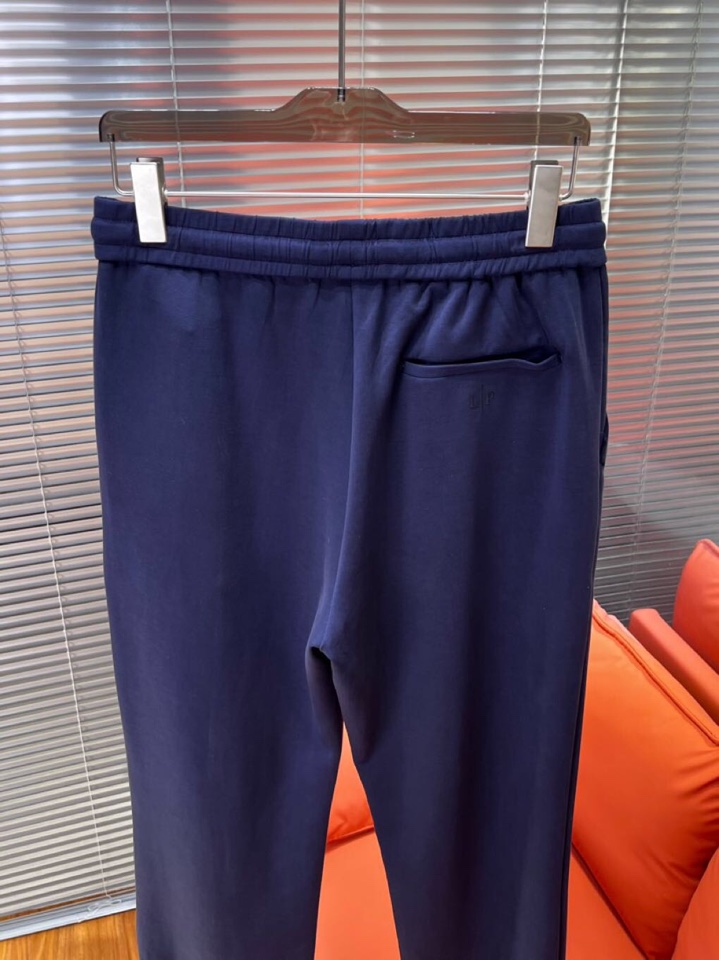  Loro Piana 诺悠翩雅lP🆕 新品经典时尚男士休闲裤，简约时尚老钱风单品设计，天丝棉+聚酯纤维