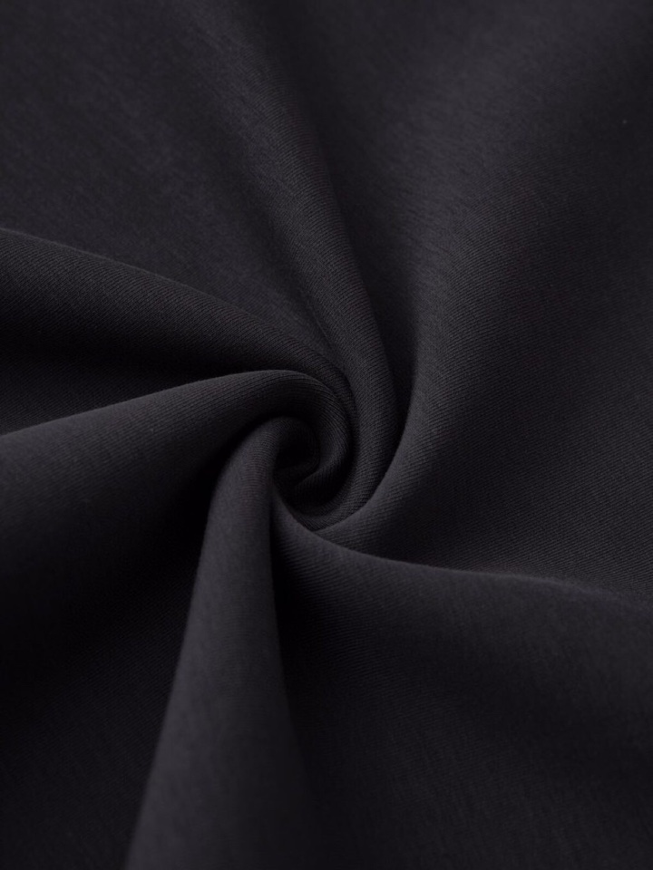  ARMANI阿玛尼2025秋冬休闲松弛系列圆领卫衣，370克重柔感果冻棉，像被云朵轻轻托住。弹力很好，