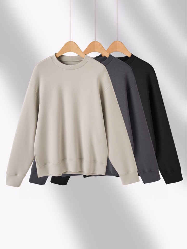  ARMANI阿玛尼2025秋冬休闲松弛系列圆领卫衣，370克重柔感果冻棉，像被云朵轻轻托住。弹力很好，