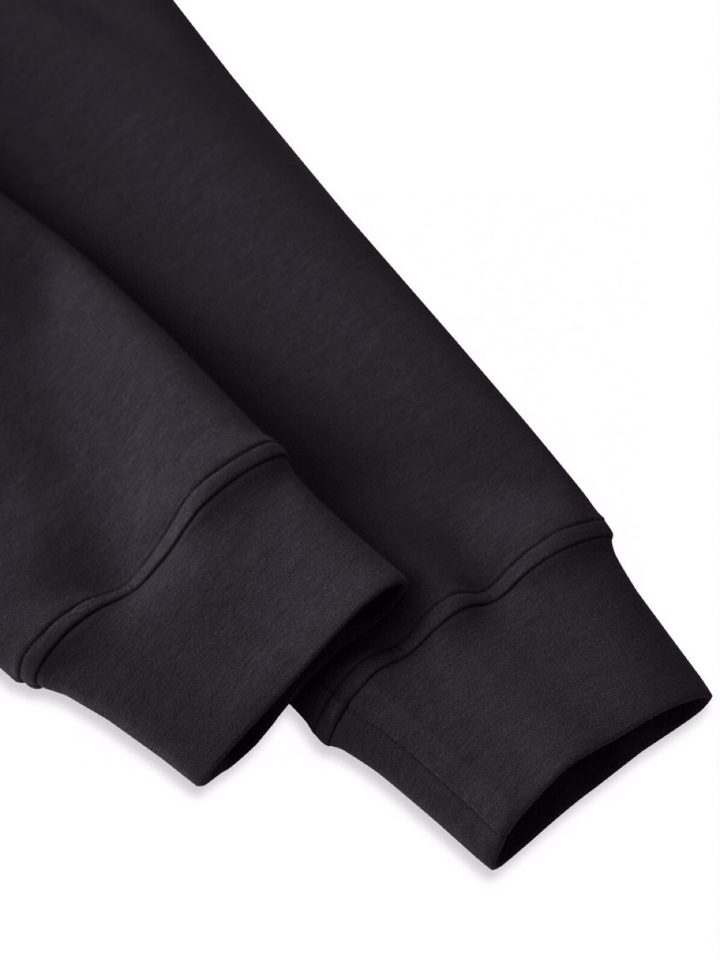  ARMANI阿玛尼2025秋冬休闲松弛系列圆领卫衣，370克重柔感果冻棉，像被云朵轻轻托住。弹力很好，