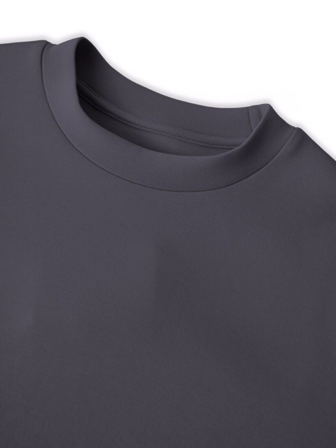  ARMANI阿玛尼2025秋冬休闲松弛系列圆领卫衣，370克重柔感果冻棉，像被云朵轻轻托住。弹力很好，