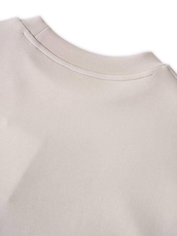  ARMANI阿玛尼2025秋冬休闲松弛系列圆领卫衣，370克重柔感果冻棉，像被云朵轻轻托住。弹力很好，