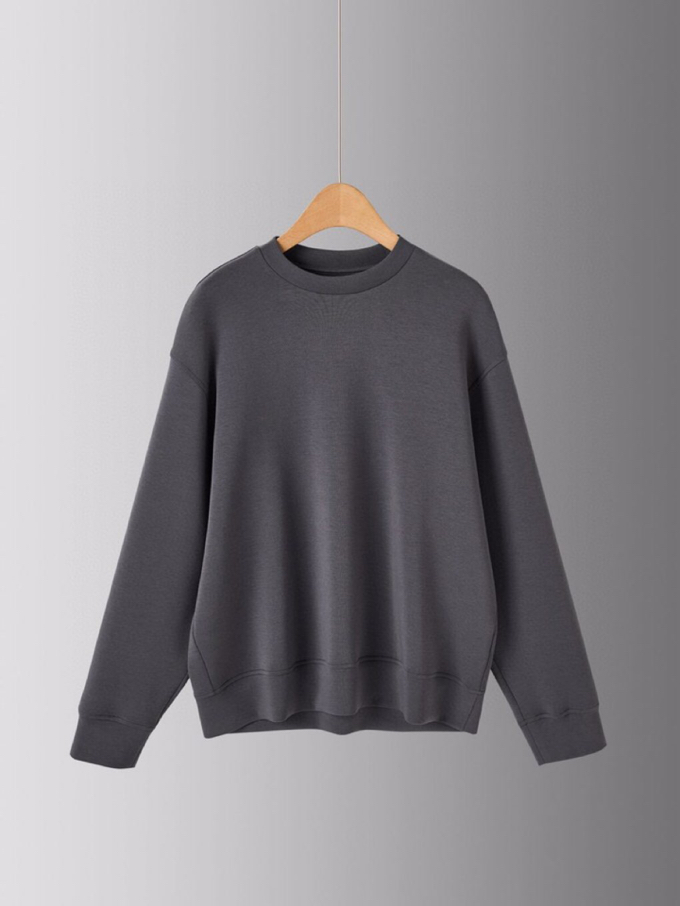  ARMANI阿玛尼2025秋冬休闲松弛系列圆领卫衣，370克重柔感果冻棉，像被云朵轻轻托住。弹力很好，