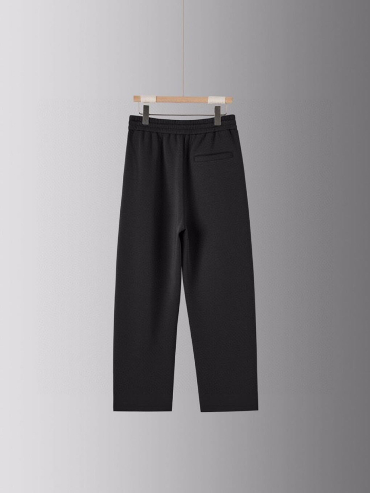  ARMANI阿玛尼2025秋冬休闲松弛系列圆领卫衣套装，370克重柔感果冻棉，像被云朵轻轻托住。弹力很