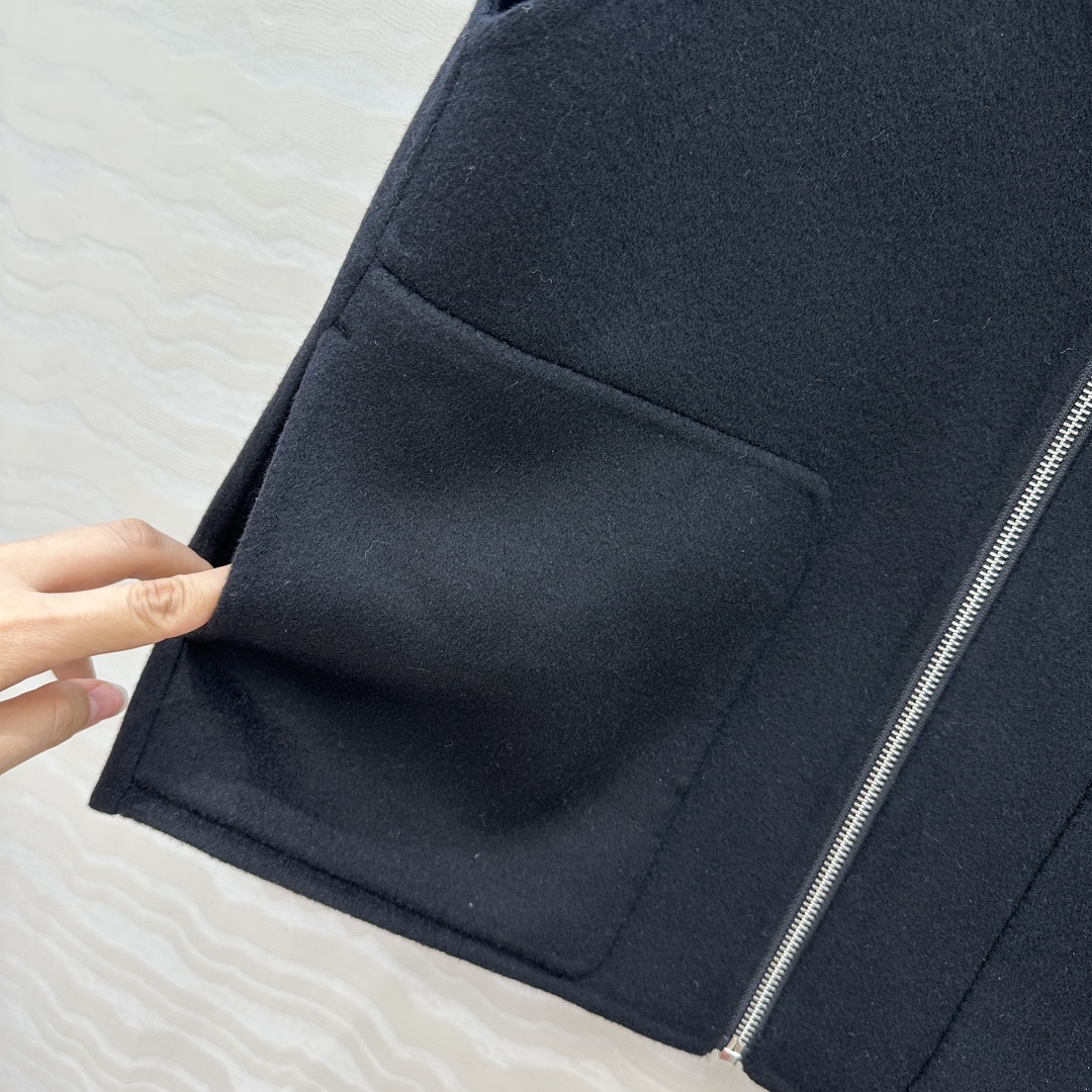 Elegant Wool Cashmere Vest: Sophisticated Sleeveless Outerwear for Women 10 i1755801932 4277 6