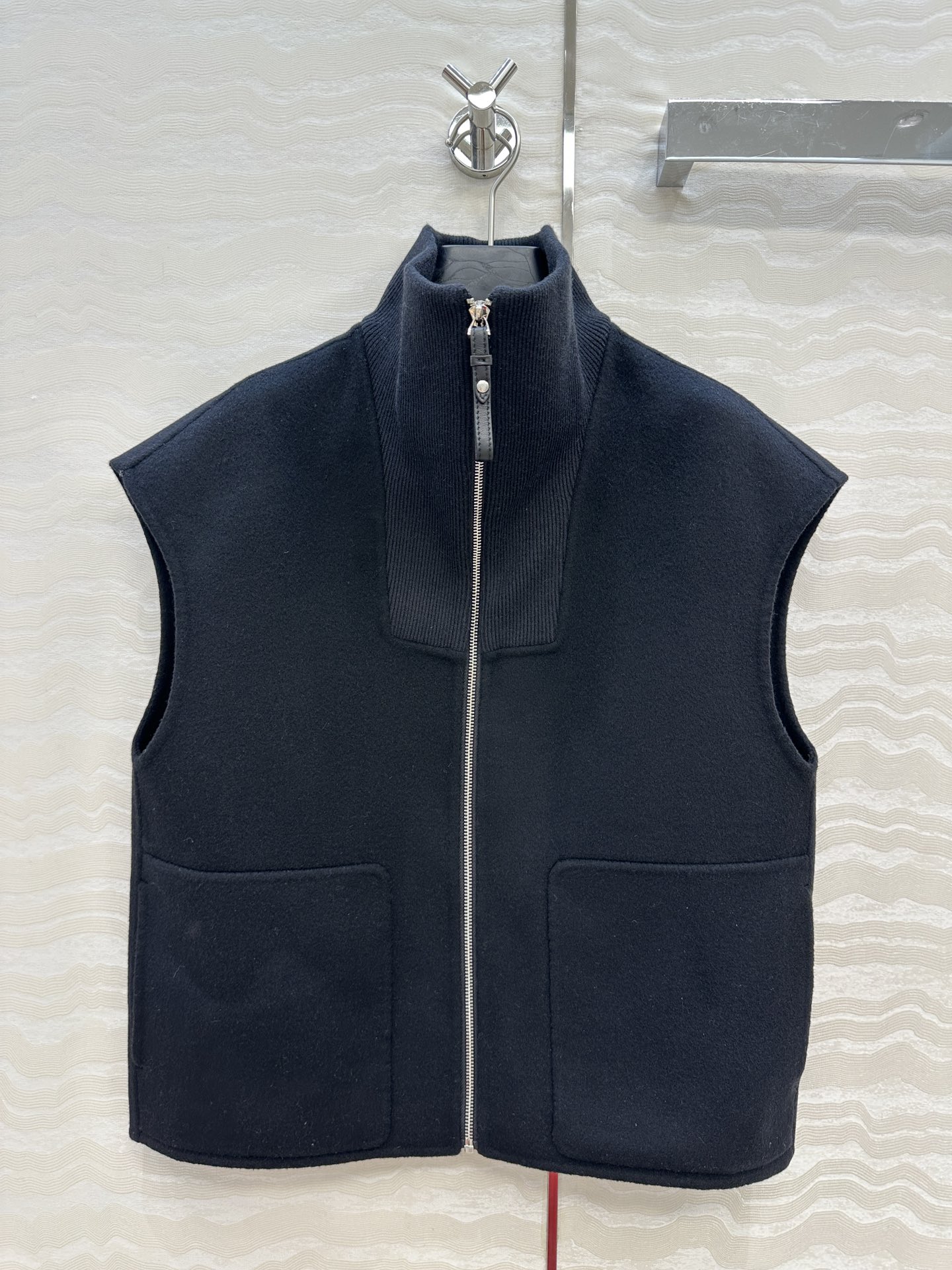 Elegant Wool Cashmere Vest: Sophisticated Sleeveless Outerwear for Women 4 i1755801932 7585 0