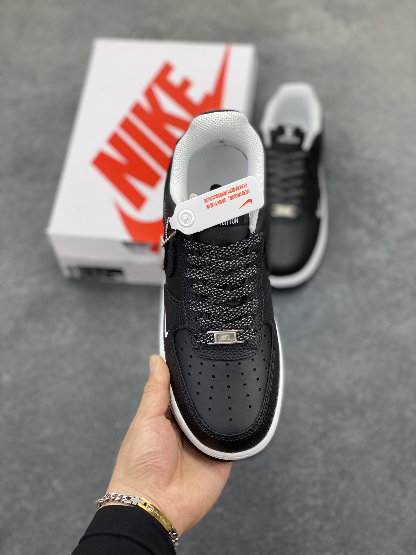 图片[2]-NIke Air Force 1 \’07 Low “LV联名——武士黑荔纹”空军一号 低帮 运动鞋 休闲鞋 折边针车 工艺难度大 原楦头原纸板 原装鞋盒 定制五金配件 内置全掌气垫 原厂鞋底 货号：CZ3986-003 尺码：36 36.5 37.5 38 38.5 39 40 40.5 41 42 42.5 43 44 44.5 45-选品中心