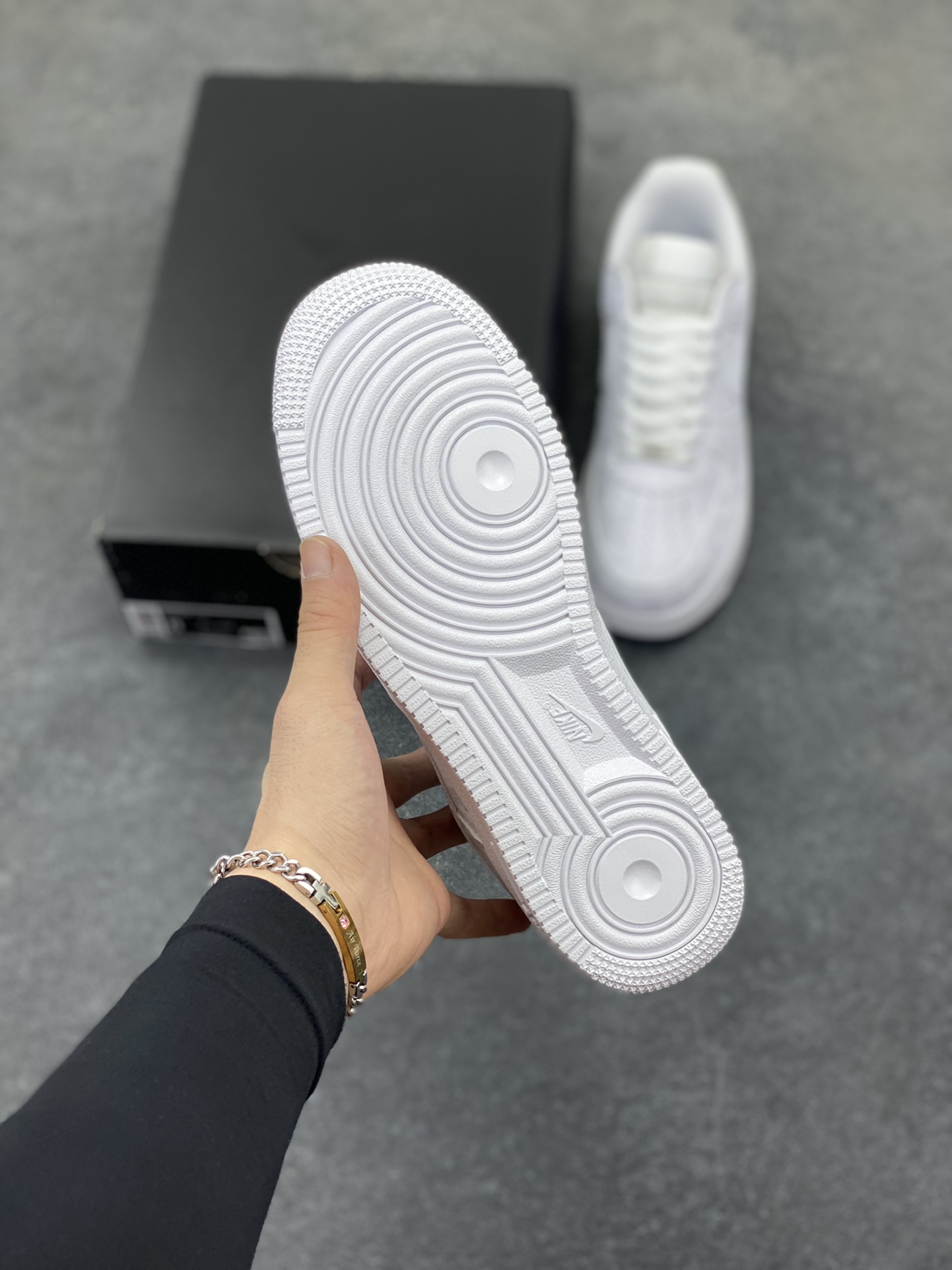 图片[5]-Nike Air Force 1 Low 科比 空军一号低帮运动休闲板鞋 原楦头原纸板 打造纯正空军版型 专注外贸渠道 全掌内置蜂窝气垫 原盒配件 原厂中底钢印、拉帮完美 货号：IB0018-100 尺码：36 36.5 37.5 38 38.5 39 40 40.5 41 42 42.5 43 44 44.5 45-选品中心