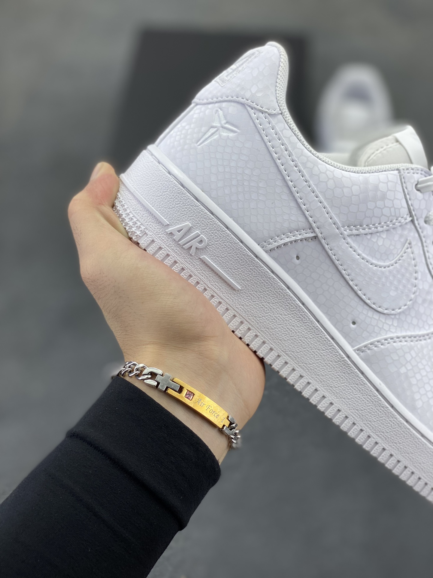 图片[6]-Nike Air Force 1 Low 科比 空军一号低帮运动休闲板鞋 原楦头原纸板 打造纯正空军版型 专注外贸渠道 全掌内置蜂窝气垫 原盒配件 原厂中底钢印、拉帮完美 货号：IB0018-100 尺码：36 36.5 37.5 38 38.5 39 40 40.5 41 42 42.5 43 44 44.5 45-选品中心