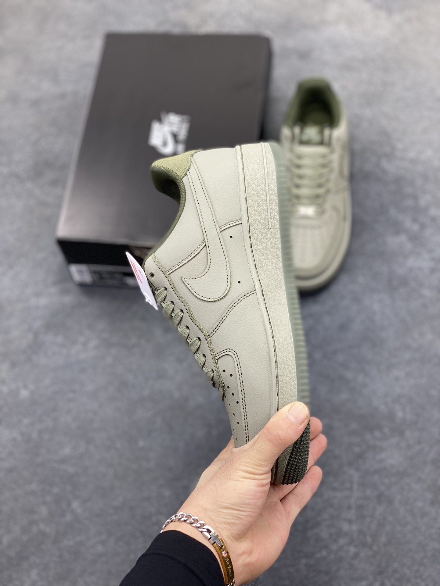 图片[3]-Air Force 1\’ 07 浅军绿小勾 原楦头原纸板 打造纯正空军版型 专注外贸渠道 全掌内置蜂窝气垫 #原盒配件 原厂中底钢印、拉帮完美 货号：HM9483-300 尺码：39 40 40.5 41 42 42.5 43 44 44.5 45-选品中心